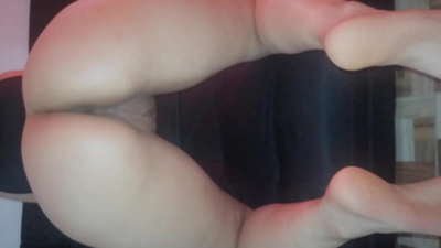 Anam mənə Milad hədiyyəsi olaraq pişiyini verir